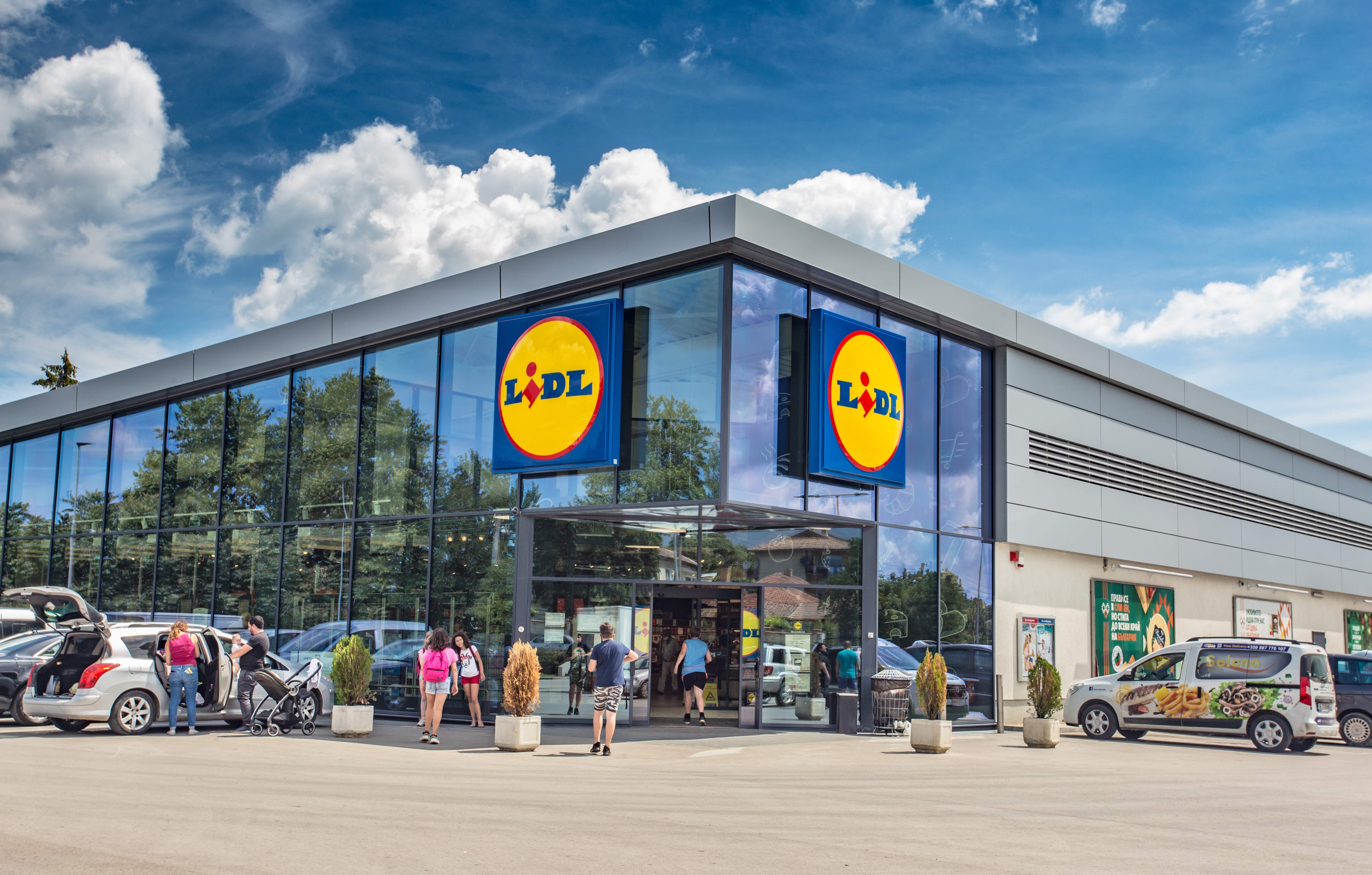 Lidl GB launches community food-sharing trial to cut waste