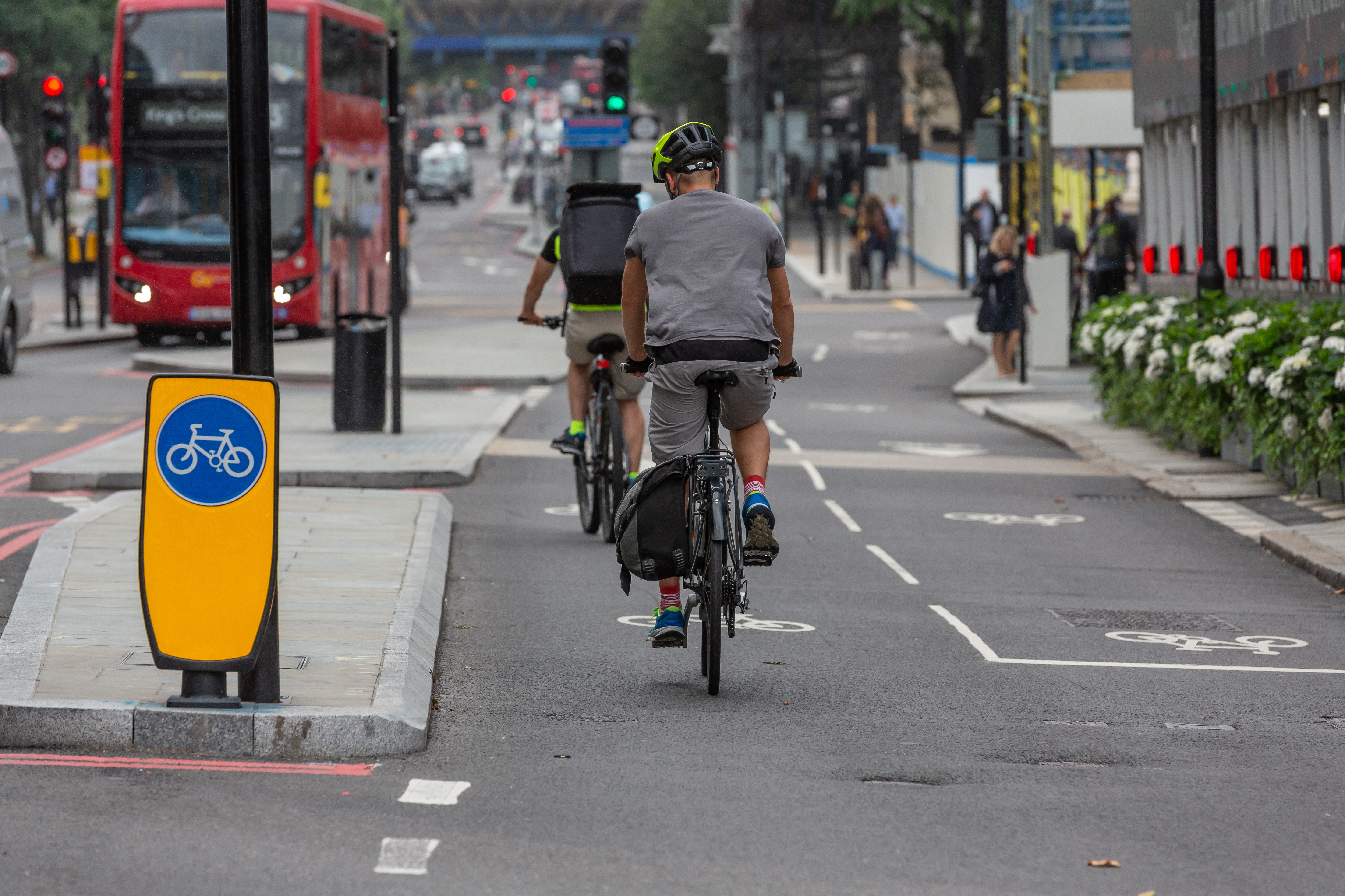 Government announces £4.5bn for new cycling and walking routes