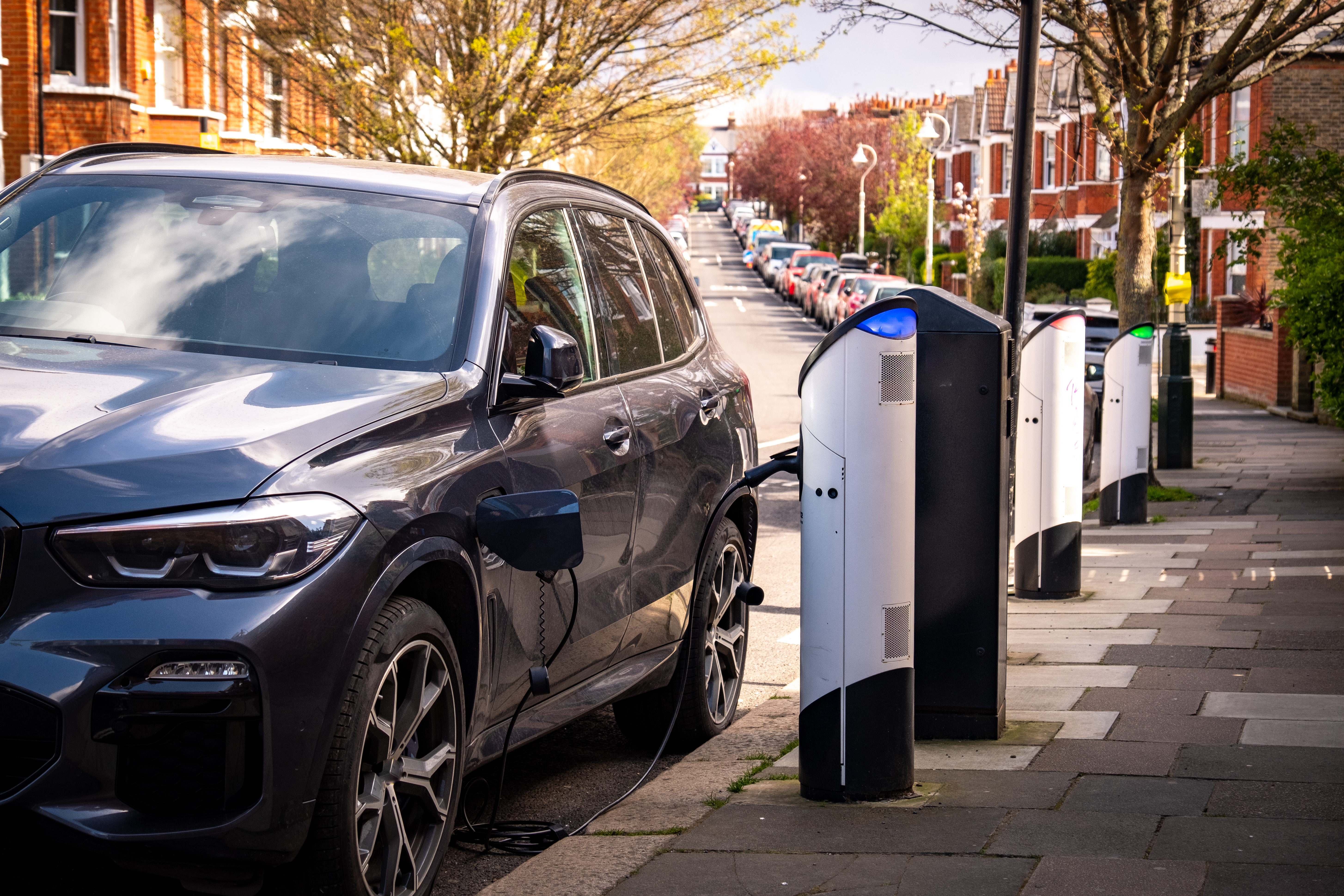Only a minority of UK wants EV transition to slow down, poll finds