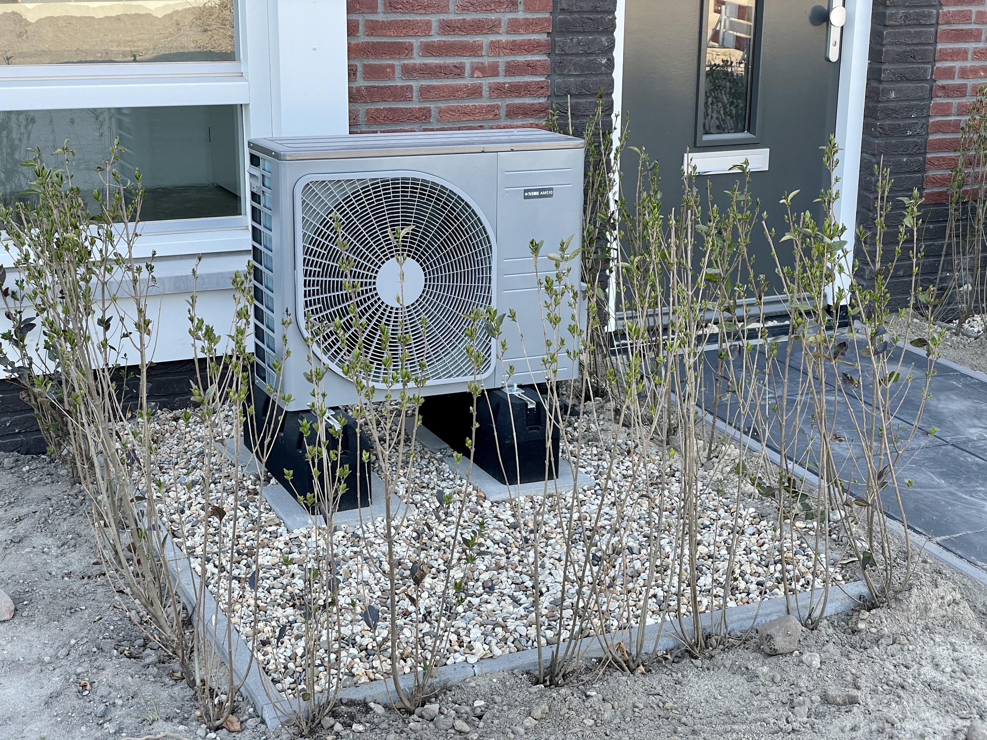 UK considers raising heat pump sales targets for boiler makers