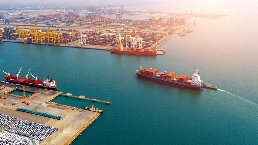 Artificial intelligence transforms global shipping