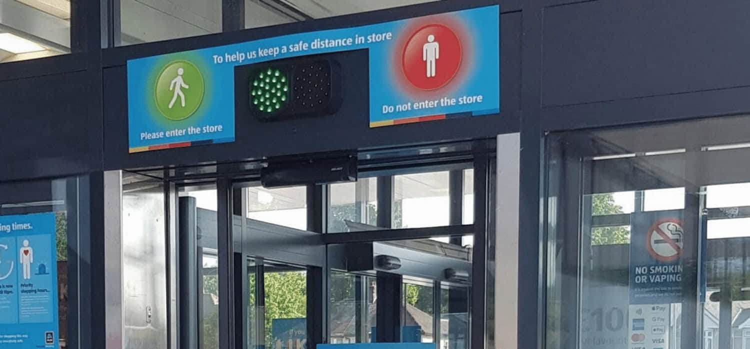 große vape Supermarket installs traffic light system for social distancing
